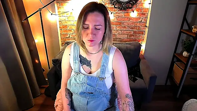 Snapshot of Ozalin_Green chatting on September 11, 7:25 pm Ozalin Green online show from September 11, 7:25 pm