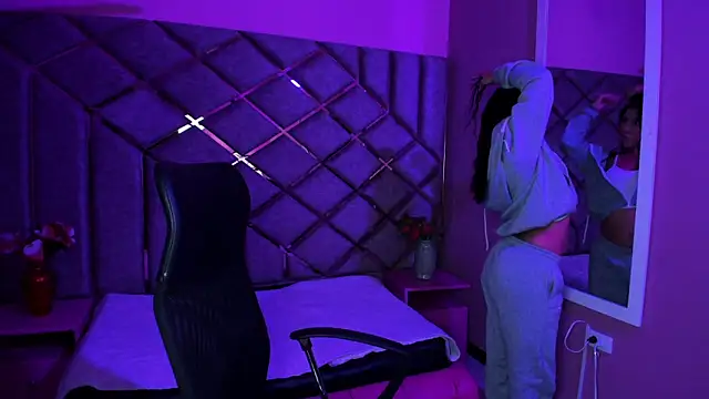 Snapshot of Poly_Sasha_ chatting on December 2, 3:30 am Poly Sasha online show from December 2, 3:30 am