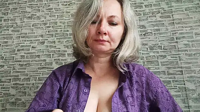 Snapshot of EdithManning chatting on September 29, 6:31 am EdithManning online show from September 29, 6:31 am
