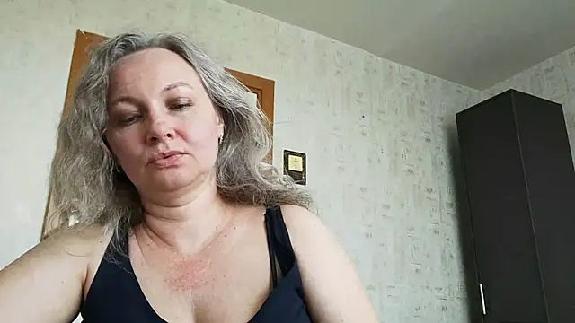 EdithManning online show from June 10, 7:42 am