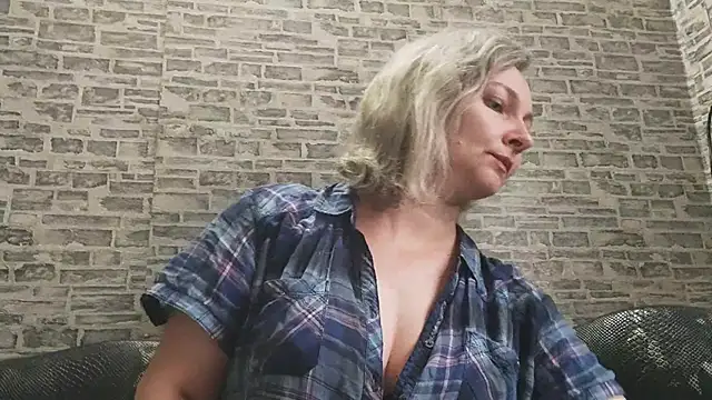 Snapshot of EdithManning chatting on November 4, 12:20 pm EdithManning online show from November 4, 12:20 pm