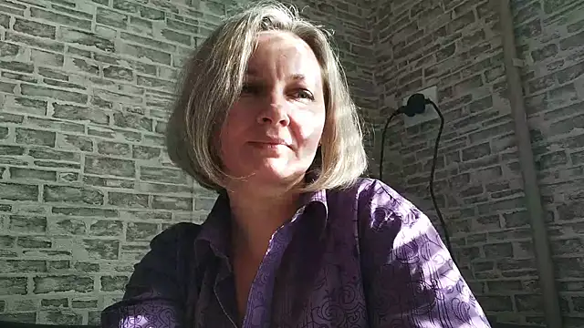 Snapshot of EdithManning chatting on February 13, 8:06 am EdithManning online show from February 13, 8:06 am