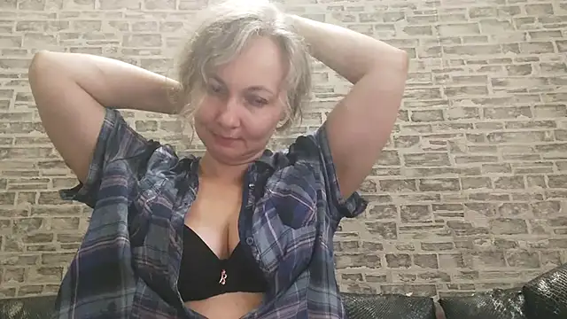 Snapshot of EdithManning chatting on November 12, 7:45 am EdithManning online show from November 12, 7:45 am