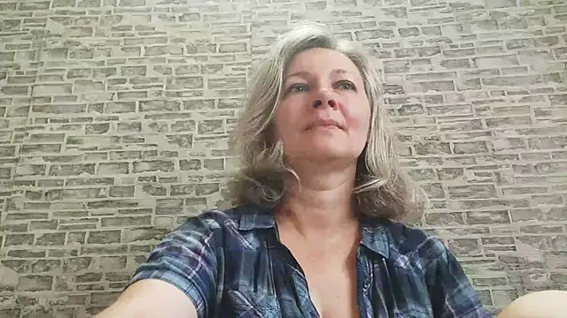 Snapshot of EdithManning chatting on September 15, 5:19 am EdithManning online show from September 15, 5:19 am