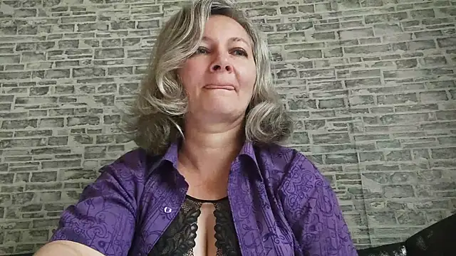 Snapshot of EdithManning chatting on September 22, 5:46 am EdithManning online show from September 22, 5:46 am