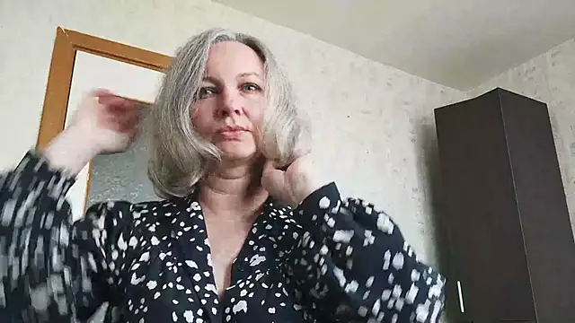 EdithManning online show from May 21, 6:00 am