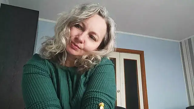 EdithManning online show from April 25, 6:49 am