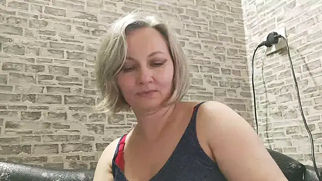 Snapshot of EdithManning chatting on February 15, 1:49 pm EdithManning online show from February 15, 1:49 pm