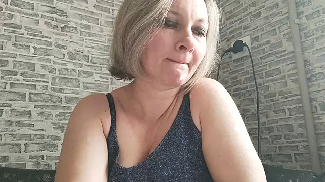 Snapshot of EdithManning chatting on February 23, 6:49 am EdithManning online show from February 23, 6:49 am