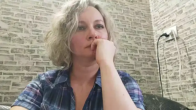 Snapshot of EdithManning chatting on March 22, 2:47 pm EdithManning online show from March 22, 2:47 pm
