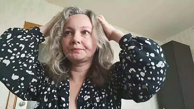 EdithManning online show from May 8, 6:17 am