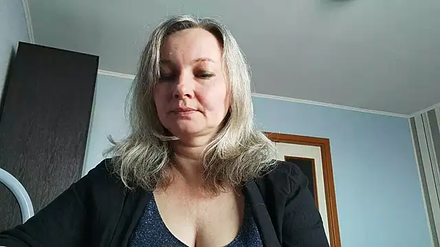 EdithManning online show from March 13, 6:07 am