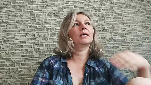 Snapshot of EdithManning chatting on September 11, 5:07 am EdithManning online show from September 11, 5:07 am