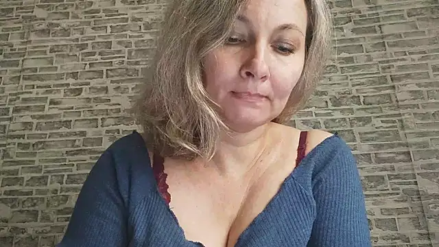 Snapshot of EdithManning chatting on November 24, 8:03 am EdithManning online show from November 24, 8:03 am