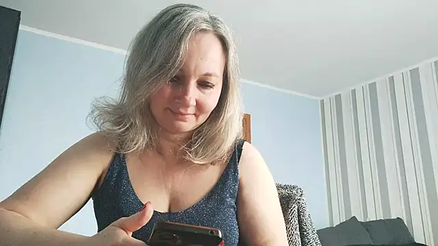 EdithManning online show from February 6, 6:42 am