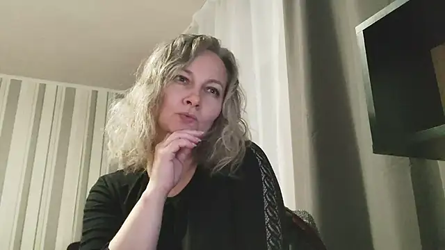Snapshot of EdithManning chatting on January 15, 3:26 pm EdithManning online show from January 15, 3:26 pm