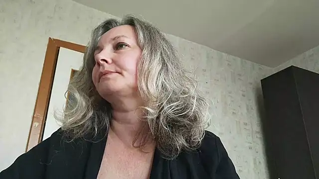 EdithManning online show from June 5, 5:12 am