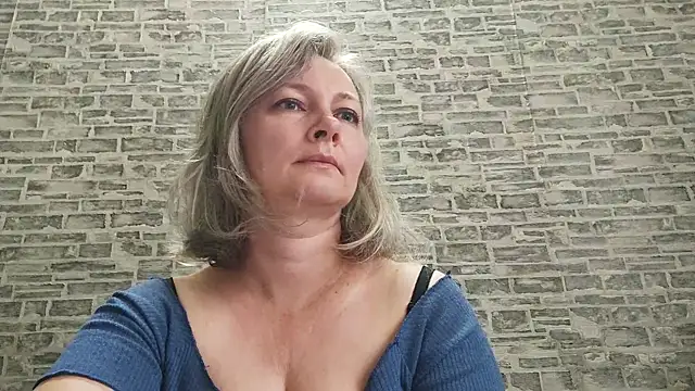 Snapshot of EdithManning chatting on September 19, 5:11 am EdithManning online show from September 19, 5:11 am