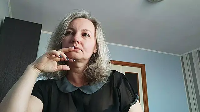 EdithManning online show from March 21, 6:36 am