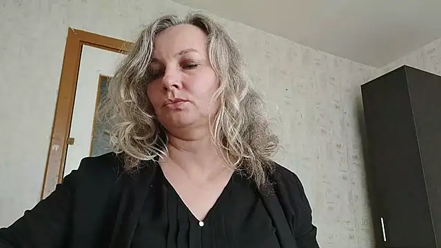 EdithManning online show from May 11, 2:45 pm