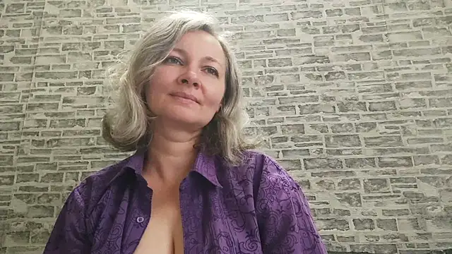Snapshot of EdithManning chatting on October 8, 5:20 am EdithManning online show from October 8, 5:20 am