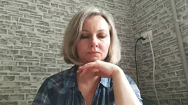 Snapshot of EdithManning chatting on March 21, 8:06 am EdithManning online show from March 21, 8:06 am