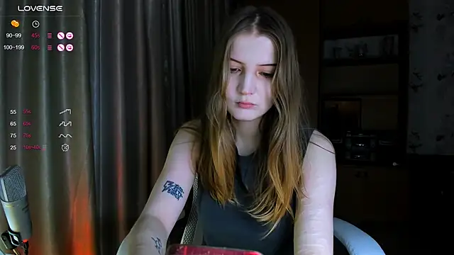 princessaalicc online show from December 14, 1:49 pm