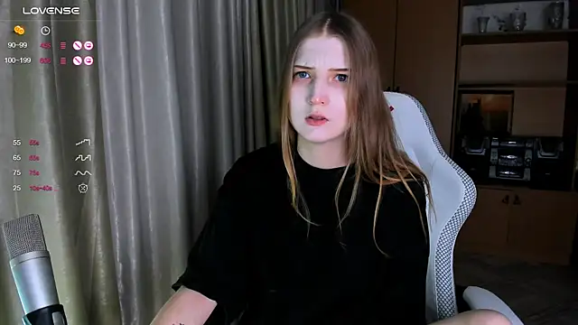 princessaalicc online show from December 1, 2:18 pm