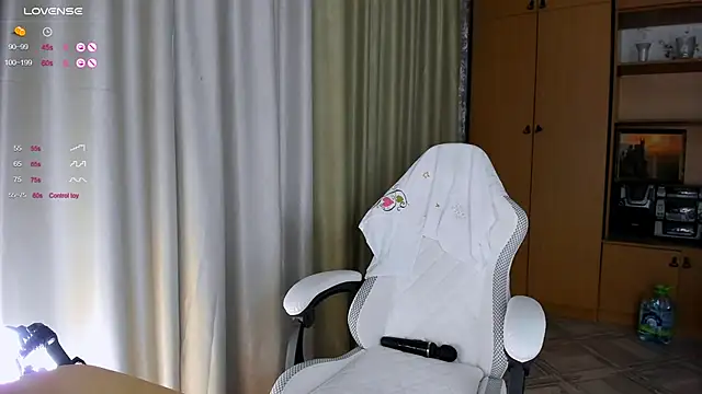 princessaalicc online show from November 12, 1:15 pm