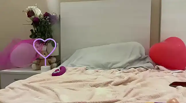 Lily-Belle online show from February 19, 7:48 pm