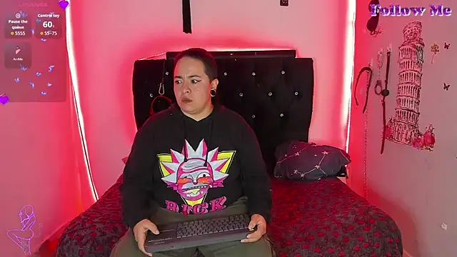 katieeandsharonn online show from March 11, 1:38 pm