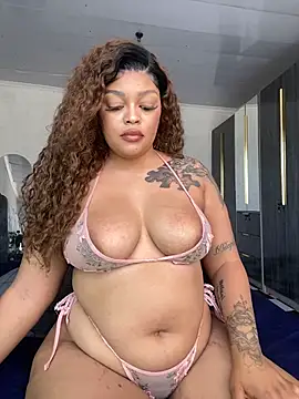 Snapshot of Naughty-Mel chatting on October 26, 6:36 am Naughty-Mel online show from October 26, 6:36 am