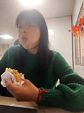 Snapshot of maria_lasexy chatting on November 3, 11:47 am maria lasexy online show from November 3, 11:47 am