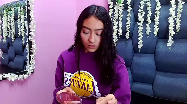 Snapshot of Miaa_Thopmson chatting on March 7, 6:54 pm Miaa Thopmson online show from March 7, 6:54 pm