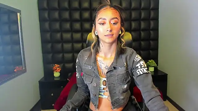 Snapshot of Miaa_Thopmson chatting on October 7, 8:54 pm Miaa Thopmson online show from October 7, 8:54 pm