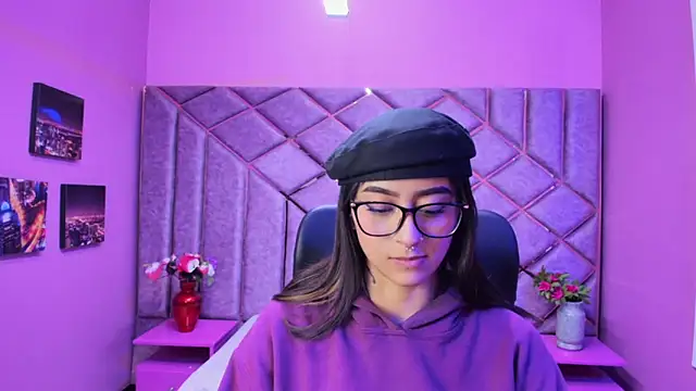 Snapshot of Miaa_Thopmson chatting on November 29, 12:11 am Miaa Thopmson online show from November 29, 12:11 am