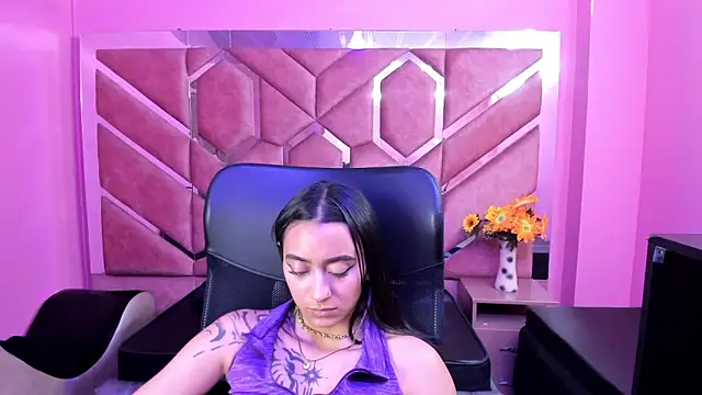 Snapshot of Miaa_Thopmson chatting on September 11, 10:32 pm Miaa Thopmson online show from September 11, 10:32 pm