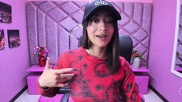 Snapshot of Miaa_Thopmson chatting on December 5, 5:22 pm Miaa Thopmson online show from December 5, 5:22 pm