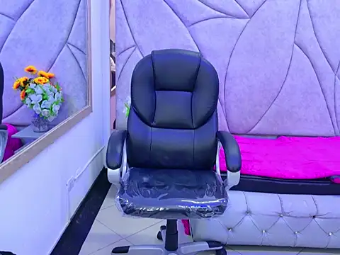 Snapshot of Miaa_Thopmson chatting on October 24, 4:50 pm Miaa Thopmson online show from October 24, 4:50 pm