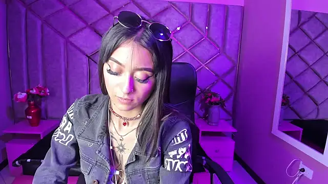 Snapshot of Miaa_Thopmson chatting on October 1, 4:55 pm Miaa Thopmson online show from October 1, 4:55 pm