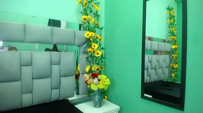 Snapshot of Miaa_Thopmson chatting on March 1, 6:35 am Miaa Thopmson online show from March 1, 6:35 am