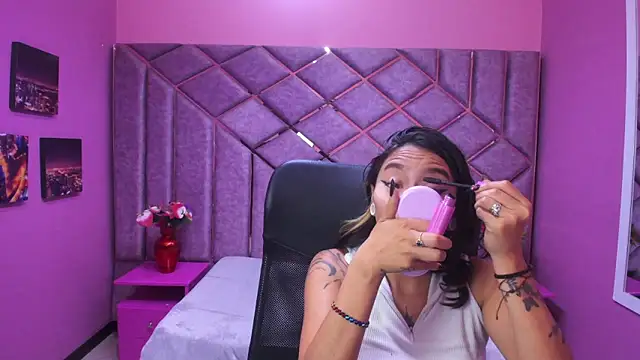 Snapshot of Miaa_Thopmson chatting on December 1, 3:13 pm Miaa Thopmson online show from December 1, 3:13 pm