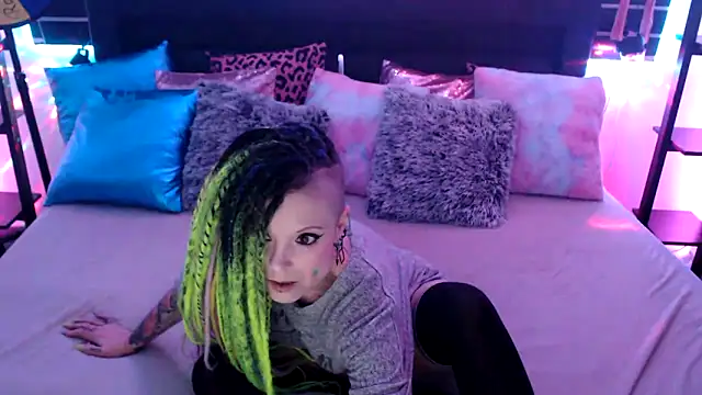 EdgesOfReality online show from December 17, 10:37 pm