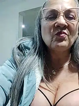 Snapshot of miisevvie_ chatting on March 3, 6:42 am miisevvie online show from March 3, 6:42 am