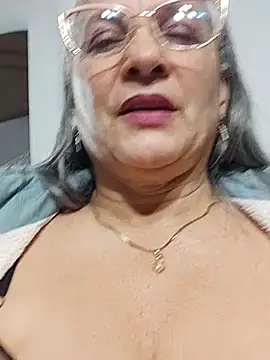 Snapshot of miisevvie_ chatting on March 3, 9:45 am miisevvie online show from March 3, 9:45 am