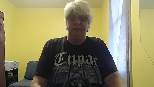 Snapshot of canadiancougar1965 chatting on November 29, 1:44 pm canadiancougar1965 online show from November 29, 1:44 pm