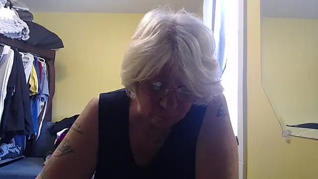 canadiancougar1965 online show from March 18, 3:35 pm