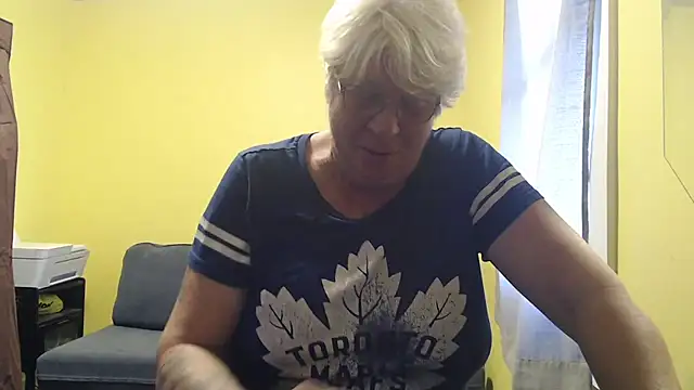 Snapshot of canadiancougar1965 chatting on December 1, 1:45 pm canadiancougar1965 online show from December 1, 1:45 pm