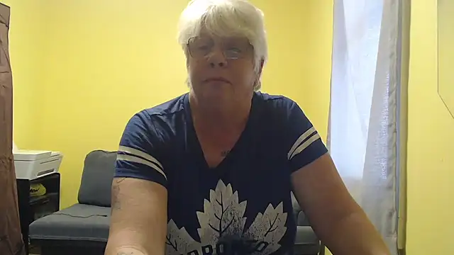 Snapshot of canadiancougar1965 chatting on November 30, 3:46 pm canadiancougar1965 online show from November 30, 3:46 pm