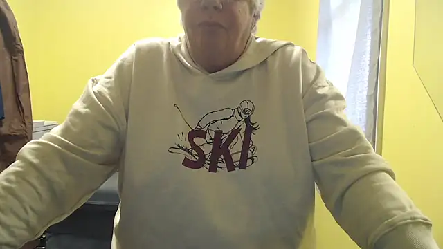 Snapshot of canadiancougar1965 chatting on November 15, 5:17 pm canadiancougar1965 online show from November 15, 5:17 pm